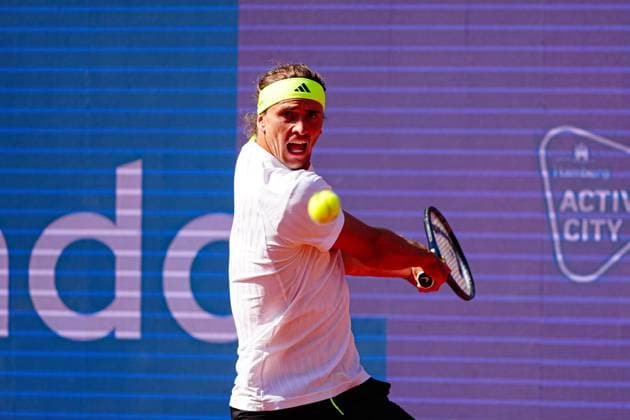 Alexander Zverev GER GER, Alexander Zverev GER vs Alexandre Muller FRA , Tennis, ATP 500, Bitpanda Hamburg Open, Round of 16, 21 05 2025 GER, Alexander Zverev GER vs Alexandre Muller FRA , Tennis, ATP 500, Bitpanda Hamburg Open, Round of 16, 21 05 2025 Hamburg Copyright: xEibner-Pressefoto MarcelxvonxFehrnx EP_MFN