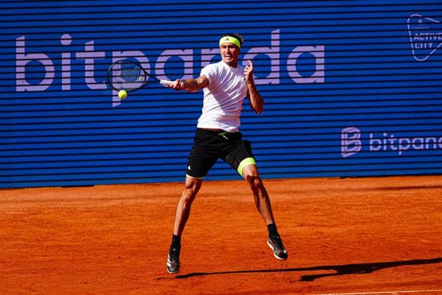 Alexander Zverev GER GER, Alexander Zverev GER vs Alexandre Muller FRA , Tennis, ATP 500, Bitpanda Hamburg Open, Round of 16, 21 05 2025 GER, Alexander Zverev GER vs Alexandre Muller FRA , Tennis, ATP 500, Bitpanda Hamburg Open, Round of 16, 21 05 2025 Hamburg Copyright: xEibner-Pressefoto MarcelxvonxFehrnx EP_MFN