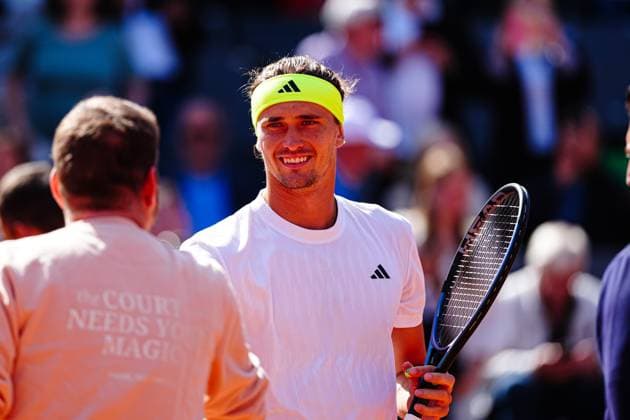 Alexander Zverev GER GER, Alexander Zverev GER vs Alexandre Muller FRA , Tennis, ATP 500, Bitpanda Hamburg Open, Round of 16, 21 05 2025 GER, Alexander Zverev GER vs Alexandre Muller FRA , Tennis, ATP 500, Bitpanda Hamburg Open, Round of 16, 21 05 2025 Hamburg Copyright: xEibner-Pressefoto MarcelxvonxFehrnx EP_MFN