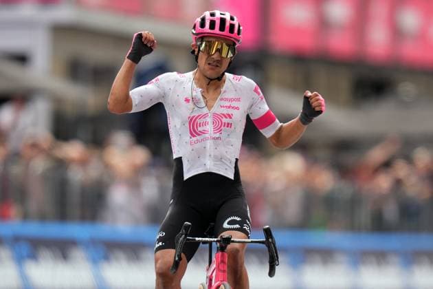Carapaz Richard of Ef Education - Easypost Team winner of the stage during the stage 11 of the Giro d™Italia from Viareggio to Castelnovo ne Monti, Italy - Wednesday, May 21, 2025. - cycling.  Copyright: xFabioxFerrari LaPressex