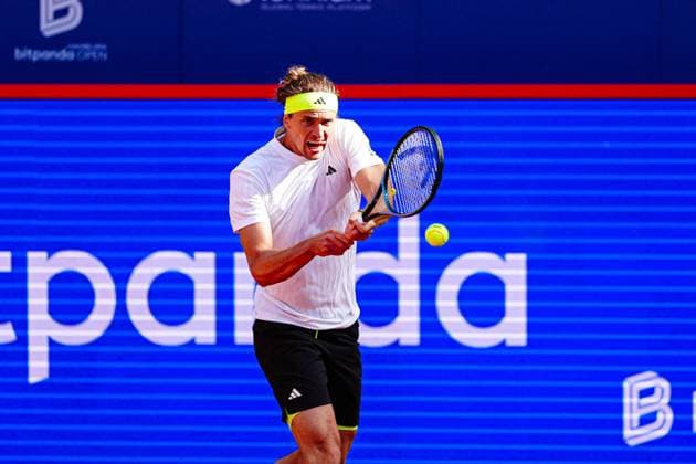 Alexander Zverev GER GER, Alexander Zverev GER vs Alexandre Muller FRA , Tennis, ATP 500, Bitpanda Hamburg Open, Round of 16, 21 05 2025 GER, Alexander Zverev GER vs Alexandre Muller FRA , Tennis, ATP 500, Bitpanda Hamburg Open, Round of 16, 21 05 2025 Hamburg Copyright: xEibner-Pressefoto MarcelxvonxFehrnx EP_MFN