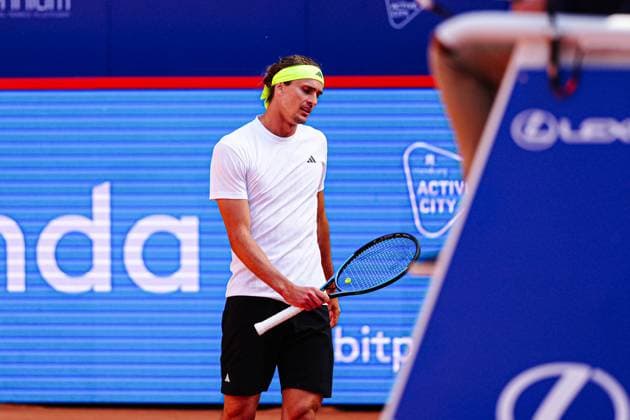 Alexander Zverev GER disappointed GER, Alexander Zverev GER vs Alexandre Muller FRA , Tennis, ATP 500, Bitpanda Hamburg Open, Round of 16, 21 05 2025 GER, Alexander Zverev GER vs Alexandre Muller FRA , Tennis, ATP 500, Bitpanda Hamburg Open, Round of 16, 21 05 2025 Hamburg Copyright: xEibner-Pressefoto MarcelxvonxFehrnx EP_MFN