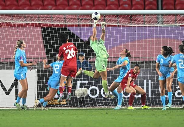 (250521) -- WUHAN, May 21, 2025 -- Goalkeeper Malena Garcia (C) of Melbourne City FC makes a save during the semifinal between Hyundai Steel Red Angels Women s FC of South Korea and Melbourne City FC of Australia at the 2024 2025 AFC Women s Champions League in Wuhan, China, May 21, 2025. Wu Zhizun) (SP)CHINA-WUHAN-FOOTBALL-AFC WOMEN S CHAMPIONS LEAGUE-SEMIFINAL (CN) ChengxMin 