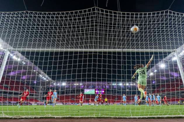 (250521) -- WUHAN, May 21, 2025 -- Goalkeeper Malena Garcia (front) of Melbourne City FC makes a save during the semifinal between Hyundai Steel Red Angels Women s FC of South Korea and Melbourne City FC of Australia at the 2024 2025 AFC Women s Champions League in Wuhan, China, May 21, 2025. ) (SP)CHINA-WUHAN-FOOTBALL-AFC WOMEN S CHAMPIONS LEAGUE-SEMIFINAL (CN) WuxZhizun 