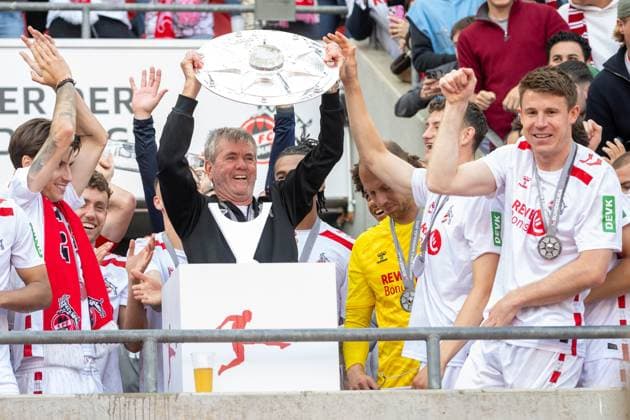 18 05 2025, Soccer 2 Bundesliga, Season 2024 2025, Matchday 34, 1 FC Koeln 1 FC Kaiserslautern at RheinEnergieStadion in Koeln Friedhelm Funkel 1 FC Koeln, Coach raises the championship trophy Important notice According to the regulations of the DFL German Football League or the DFB German Football Association, it is prohibited, to utilize or have utilized photographs taken in the stadium and or of the match in the form of sequential images and or video-like photo series Foto Kirchner Media Thomas Haesler Copyright: xKirchner-Media ThomasxHaeslerx