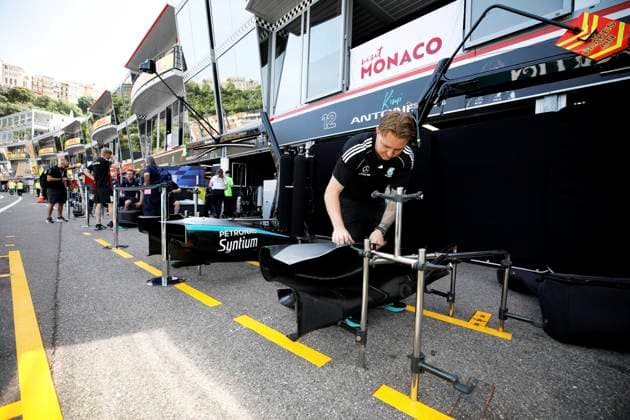 Ambiance Pitlane Grand Prix Monaco PHOTOPQR NICE MATIN Dylan Meiffret ; Monaco ; 21 05 2025 ; Ambiance dans les stands lors de la préparation du 82e grand prix de Monaco. Monaco on May 21, 2025. Atmosphere in the pits during preparation for the Monaco Formula 1 Grand Prix. Monaco France  Copyright: xPHOTOPQR NICExMATIN MAXPPPxDylanxMeiffretx 20250521NIM4380 20250521NIM4380