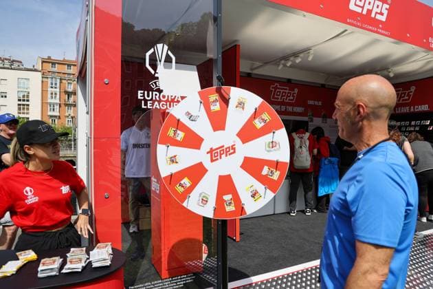 May 21, 2025, Bilbao, Catalogna, Spagna: Bilbao (ESP) Europa League Final 2025, Village organized for Manchester and Tottenham fans before the match.In Photo: fans of the two teams playing and waiting for the final Bilbao Spagna - ZUMAs236 20250521_aap_s236_049 Copyright: xFabioxSassox