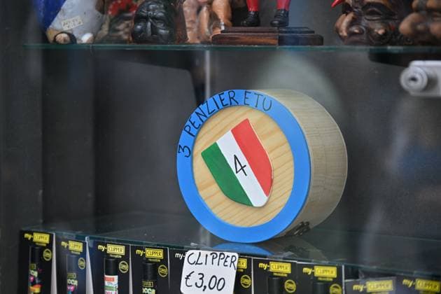 Get ready in the historic center for the possible victory of the 4th championship of Napoli football, Italy (Felice De Martino SPP) Copyright: xFelicexDexMartino SPPx spp-en-FeDeMa-DMF_7465