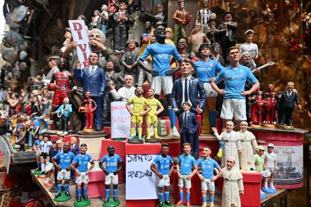 Get ready in the historic center for the possible victory of the 4th championship of Napoli football, Nativity scene statuette of Pedro of Lazio, Italy (Felice De Martino SPP) Copyright: xFelicexDexMartino SPPx spp-en-FeDeMa-DMF_7489