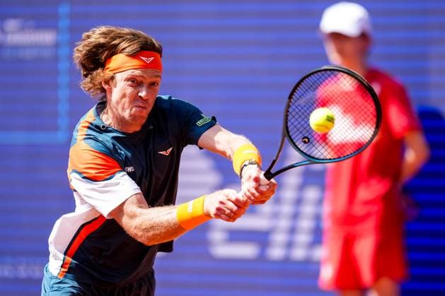 HAMBURG, GERMANY - MAY 21: Andrey Rublev of Russia plays a backhand in his Men s Singles Second Round match against Justin Engel of Germany during Day Five of the Bitpanda Hamburg Open at Am Rothenbaum on May 21, 2025 in Hamburg, Germany. (Photo by Rene Nijhuis) SPO  Copyright: xRenexNijhuis