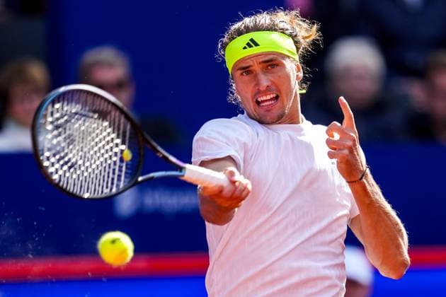 Sport Themen der Woche KW21 Sport Bilder des Tages HAMBURG, GERMANY - MAY 21: Alexander Zverev of Germany plays a forehand in his Men s Singles Second Round match against Alexandre Muller of France during Day Five of the Bitpanda Hamburg Open at Am Rothenbaum on May 21, 2025 in Hamburg, Germany. (Photo by Rene Nijhuis) SPO  Copyright: xRenexNijhuis