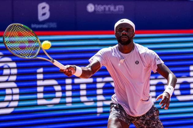 HAMBURG, GERMANY - MAY 21: Frances Tiafoe of United States plays a forehand in his Men s Singles Second Round match against Roberto Bautista Agut of Spain during Day Five of the Bitpanda Hamburg Open at Am Rothenbaum on May 21, 2025 in Hamburg, Germany. (Photo by Rene Nijhuis) SPO  Copyright: xRenexNijhuis