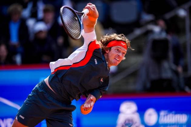 HAMBURG, GERMANY - MAY 21: Andrey Rublev of Russia serves in his Men s Singles Second Round match against Justin Engel of Germany during Day Five of the Bitpanda Hamburg Open at Am Rothenbaum on May 21, 2025 in Hamburg, Germany. (Photo by Rene Nijhuis) SPO  Copyright: xRenexNijhuis