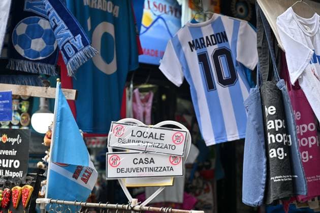 Foto IPP Felice De Martino Napoli 21 05 2025 Preparati al centro storico per eventuale vittoria scudetto del calcio Napoli Nella foto: Via San Biagio dei librai Italy Photo Press World Copyright Napoli italy Italia ITALY  Copyright: xR4924_italyphotopressx