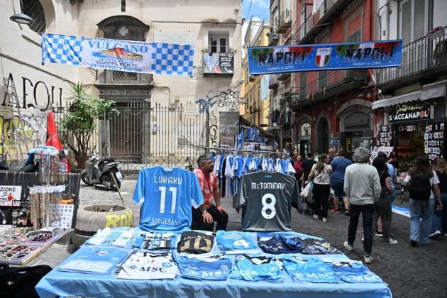 Foto IPP Felice De Martino Napoli 21 05 2025 Preparati al centro storico per eventuale vittoria scudetto del calcio Napoli Nella foto: Via San Biagio dei librai Italy Photo Press World Copyright Napoli italy Italia ITALY  Copyright: xR4924_italyphotopressx