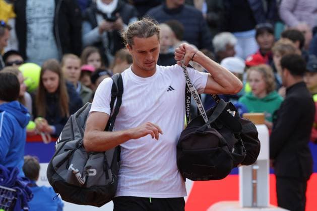 GER, Hamburg, xFSx , ATP 500 , Mens Tennis Tournament Bitpanda Hamburg Open 2025, Round of 16 21 05 2025 Alexander Zverev GER disappointed, disappointed looking, dissapointed, sad, frustrated, frustrated, frustrated Copyright: HMBxMedia FernandoxSoares