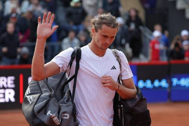GER, Hamburg, xFSx , ATP 500 , Mens Tennis Tournament Bitpanda Hamburg Open 2025, Round of 16 21 05 2025 Alexander Zverev GER disappointed, disappointed looking, dissapointed, sad, frustrated, frustrated, frustrated Copyright: HMBxMedia FernandoxSoares
