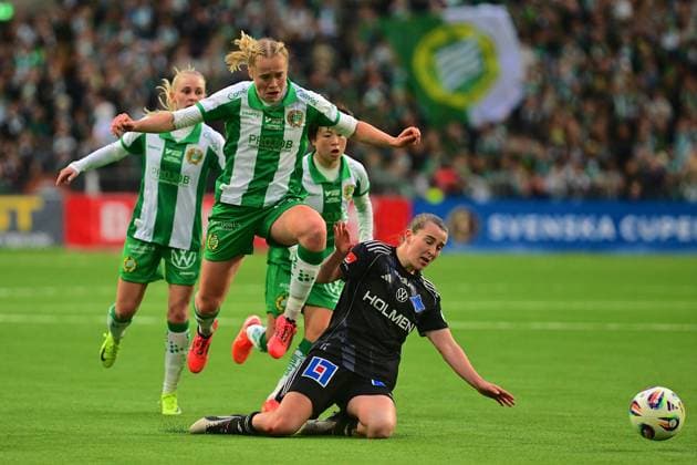 3Arena, Stockholm , Sweden, May 21st 2025: Julie Blakstad (41 Hammarby) and Carrie Jones (8 IFK Norrkoping) in a battle for the ball during the final of the Swedish Cup on May 21st 2025 between Hammarby IF and IFK Norrkoping at 3Arena in Stockholm, Sweden (Peter Sonander SPP) Copyright: xPeterxSonander SPPx spp-en-PeSo-PSon-20250521-193829_PS_2574