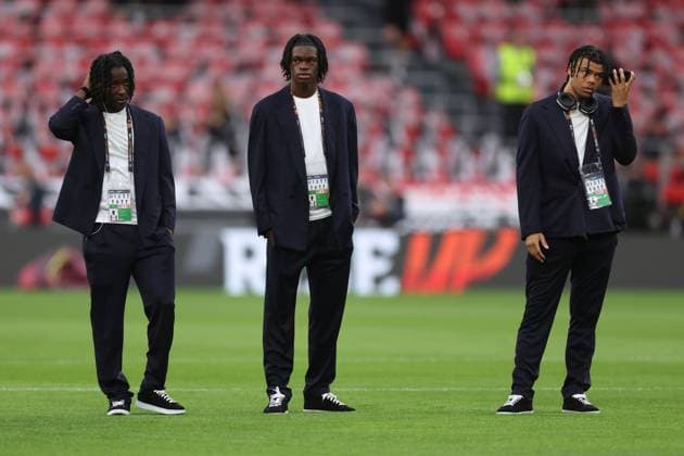 Bilbao, Spain, 21st May 2025. (L-R) Damola Ajayi, Callum Olusesi and Dane Scarlett of Tottenham walk around the pitch before the Tottenham Hotspur vs Manchester United, ManU UEFA Europa League Final match at San Mames, Bilbao. Picture credit should read: David Klein Sportimage EDITORIAL USE ONLY. No use with unauthorised audio, video, data, fixture lists, club league logos or live services. Online in-match use limited to 120 images, no video emulation. No use in betting, games or single club league player publications. SPI_006_DK_Tottenham_Man_Utd SPI-3943-0010