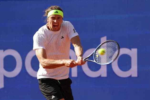 GER, Hamburg, xFSx , ATP 500 , Mens Tennis Tournament Bitpanda Hamburg Open 2025, Round of 16 21 05 2025 Alexander Zverev GER plays a backhand Copyright: HMBxMedia FernandoxSoares