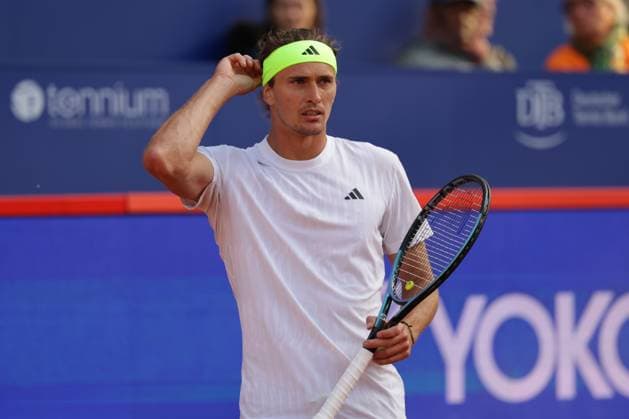 GER, Hamburg, xFSx , ATP 500 , Mens Tennis Tournament Bitpanda Hamburg Open 2025, Round of 16 21 05 2025 Alexander Zverev GER disappointed, disappointed looking, dissapointed, sad, frustrated, frustrated, frustrated Copyright: HMBxMedia FernandoxSoares