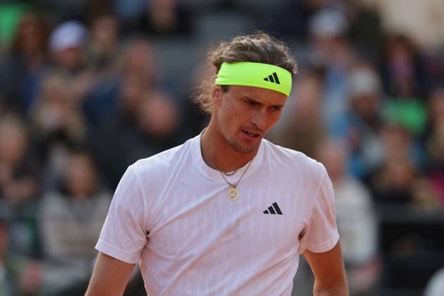 GER, Hamburg, xFSx , ATP 500 , Mens Tennis Tournament Bitpanda Hamburg Open 2025, Round of 16 21 05 2025 Alexander Zverev GER disappointed, disappointed looking, dissapointed, sad, frustrated, frustrated, frustrated Copyright: HMBxMedia FernandoxSoares