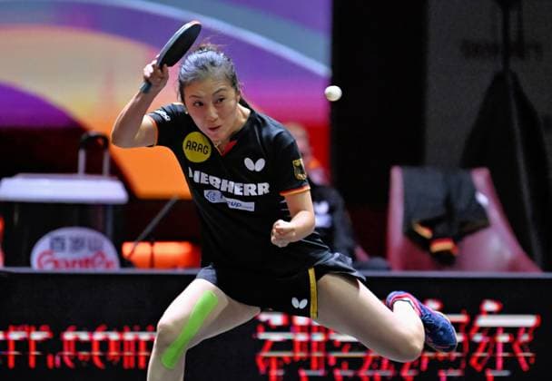 Sport Themen der Woche KW21 Sport Bilder des Tages Ying Han unterliegt bei der Tischtennis-WM in der 3. Runde der besten 32 Tischtennis-WM in der Lusail Sports Arena, Doha, Katar - 21.05.2025, Einzel, Runde der besten 32: Abwehrspielerin Ying HAN, Deutschland (Düsseldorf, KTS Tarnobrzeg POL), dreimalige Europe-Top-16-Siegerin, unterliegt bei den Tischtennis-Weltmeisterschaften 2025 in Doha (Katar) nach großen Kampf, der beide Spielerinnen physisch extrem forderte, in der Runde der besten 32 gegen 2021-Weltmeisterin Wang Manyu (China) Doha Luisal Sports Arena Doha Qatar *** Ying Han loses at the World Table Tennis Championships in the 3rd round of the best 32 World Table Tennis Championships in the Lusail Sports Arena, Doha, Qatar 21 05 2025, Singles, Round of the best 32 Defensive player Ying HAN, Germany Düsseldorf, KTS Tarnobrzeg POL , three-time Europe Top 16 winner, loses to 2021 World Champion Wang Manyu China Doha Luisal Sports Arena Doha Qatar in the round of 32 at the 2025 World Table Tennis Championships in Doha Qatar after a great battle that was extremely physically demanding for both players