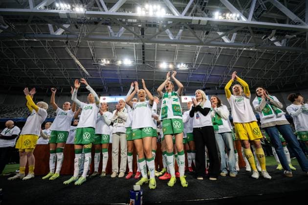 250521 Hammarby players cheer after the final of the Swedish Cup between Hammarby and IFK Norrköping on May 21, 2025 in Stockholm  Copyright: MAXIMxTHORE BB250521MT097