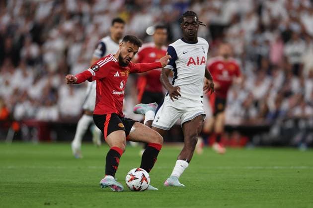 Bilbao, Spain 21 05 2025 Uefa Europa League Final 2025 Tottenham Hotspur Manchester United v l , Noussair Mazraoui Manchester United , Yves Bissouma Tottenham Hotspur , in action, in action, Copyright: JoaquimxFerreira