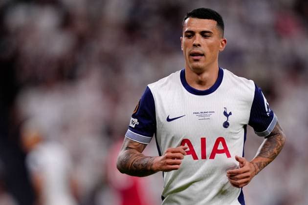 Pedro Porro of Tottenham Hotspur Tottenham Hotspur v Manchester United, ManU Europa League Final, Football, San Mames Stadium, Bilbao, Spain - 21 May 2025 EDITORIAL USE ONLY No use with unauthorised audio, video, data, fixture lists, club league logos or live services. Online in-match use limited to 120 images, no video emulation. No use in betting, games or single club league player publications.  Copyright: xGokhanxTaner Shutterstockx 15312892cw