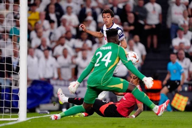 Brennan Johnson of Tottenham Hotspur s cross is blocked by Andre Onana of Manchester United, ManU Tottenham Hotspur v Manchester United, Europa League Final, Football, San Mames Stadium, Bilbao, Spain - 21 May 2025 EDITORIAL USE ONLY No use with unauthorised audio, video, data, fixture lists, club league logos or live services. Online in-match use limited to 120 images, no video emulation. No use in betting, games or single club league player publications.  Copyright: xGokhanxTaner Shutterstockx 15312892cp