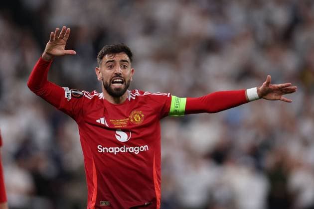 Bilbao, Spain 21 05 2025 Uefa Europa League Final 2025 Tottenham Hotspur Manchester United v l , Bruno Fernandes Manchester United , gives instructions, gesticulates, gesticulate with arms gives instructions, gesticulate Copyright: JoaquimxFerreira