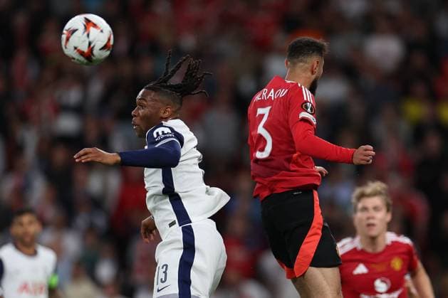 Bilbao, Spain 21 05 2025 Uefa Europa League Final 2025 Tottenham Hotspur Manchester United v l , Destiny Udogie Tottenham Hotspur , Noussair Mazraoui Manchester United header, header duel Copyright: JoaquimxFerreira
