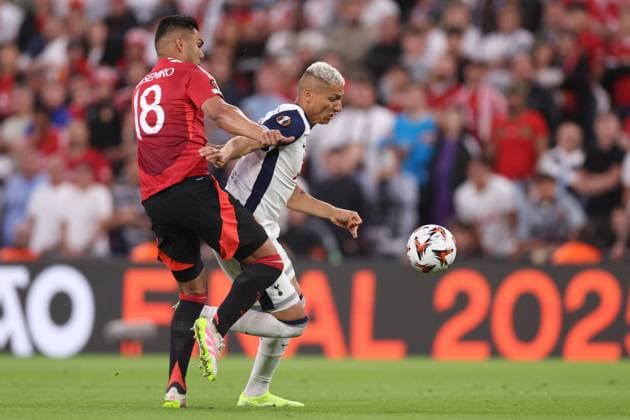Bilbao, Spain, 21st May 2025. Casemiro of Manchester United, ManU and Richarlison of Tottenham challenge for the ball during the Tottenham Hotspur vs Manchester United UEFA Europa League Final match at San Mames, Bilbao. Picture credit should read: David Klein Sportimage EDITORIAL USE ONLY. No use with unauthorised audio, video, data, fixture lists, club league logos or live services. Online in-match use limited to 120 images, no video emulation. No use in betting, games or single club league player publications. SPI_081_DK_Tottenham_Man_Utd SPI-3943-0081