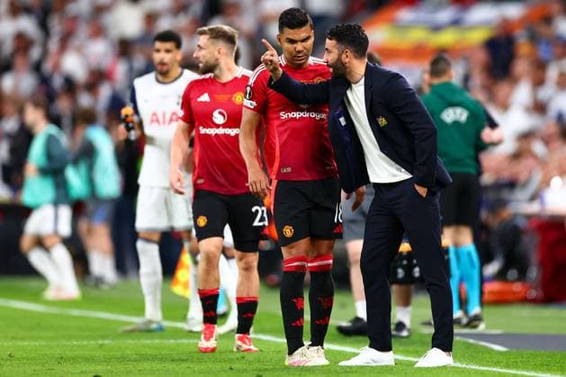Ruben Amorim manager of Manchester United, ManU talks with Casemiro of Manchester United Tottenham Hotspur v Manchester United, Europa League Final, Football, San Mames Stadium, Bilbao, Spain - 21 May 2025 EDITORIAL USE ONLY No use with unauthorised audio, video, data, fixture lists, club league logos or live services. Online in-match use limited to 120 images, no video emulation. No use in betting, games or single club league player publications.  Copyright: xJamesxMarsh Shutterstockx 15312890cu