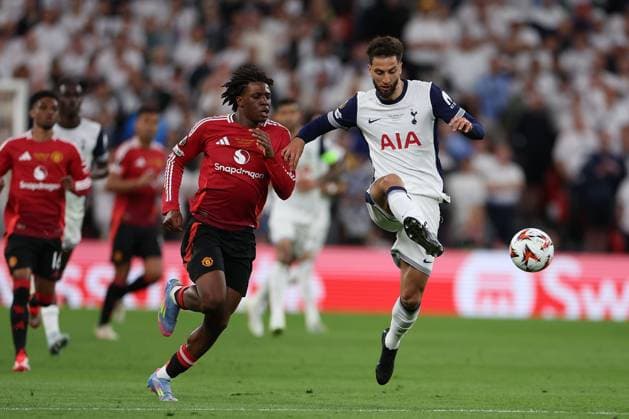 Bilbao, Spain 21 05 2025 Uefa Europa League Final 2025 Tottenham Hotspur Manchester United v l , Patrick Dorgu Manchester United , Rodrigo Bentancur Tottenham Hotspur , in action, in action, Copyright: JoaquimxFerreira