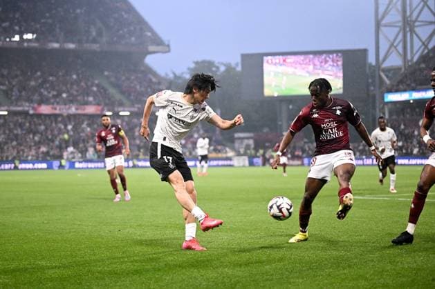 FC Metz v Stade de Reims - Playoffs Ligue 1 McDonald s Ligue 2 BKT 2024 2025, first leg 19 Morgan BOKELE MPUTU (fcm) - 17 Keito NAKAMURA (sdr) during the playoffs match between Metz and Reims at Stade Saint-Symphorien on May 21, 2025 in Metz, France. Metz France  Copyright: xFEPx 776325767