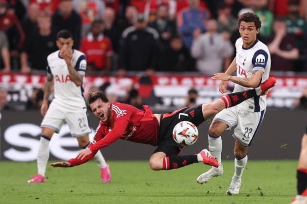 Bilbao, Spain, 21st May 2025. Mason Mount of Manchester United, ManU and Brennan Johnson of Tottenham challenge for the ball during the Tottenham Hotspur vs Manchester United UEFA Europa League Final match at San Mames, Bilbao. Picture credit should read: David Klein Sportimage EDITORIAL USE ONLY. No use with unauthorised audio, video, data, fixture lists, club league logos or live services. Online in-match use limited to 120 images, no video emulation. No use in betting, games or single club league player publications. SPI_088_DK_Tottenham_Man_Utd SPI-3943-0088