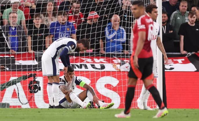 Bilbao, Spain, 21st May 2025. Cristian Romero of Tottenham is checked on by Rodrigo Bentancur of Tottenham after he takes a knock during the Tottenham Hotspur vs Manchester United, ManU UEFA Europa League Final match at San Mames, Bilbao. Picture credit should read: David Klein Sportimage EDITORIAL USE ONLY. No use with unauthorised audio, video, data, fixture lists, club league logos or live services. Online in-match use limited to 120 images, no video emulation. No use in betting, games or single club league player publications. SPI_099_DK_Tottenham_Man_Utd SPI-3943-0099
