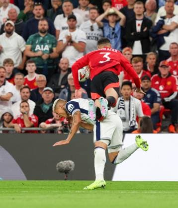 Europa League Football Match - 2024 25 Manchester United, ManU vs Tottenham During the UEFA Europa League Final 2024 25 match on 21 05 2025 in Bilbao, between the English teams Manchester United vs Tottenham at the San Mames stadium In Photo: Noussair Mazraoui of FC Manchester United - Richarlison of FC Tottenham Hotspur BILBAO Stadio SAN MAMES Catalogna Spagna Copyright: xFABIOxSASSO FPAxFabioxSasso FPAx Manchester Ubited - Tottenaham2025_05_21Fabio Sasso4518