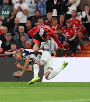 Europa League Football Match - 2024 25 Manchester United, ManU vs Tottenham During the UEFA Europa League Final 2024 25 match on 21 05 2025 in Bilbao, between the English teams Manchester United vs Tottenham at the San Mames stadium In Photo: Noussair Mazraoui of FC Manchester United - Richarlison of FC Tottenham Hotspur BILBAO Stadio SAN MAMES Catalogna Spagna Copyright: xFABIOxSASSO FPAxFabioxSasso FPAx Manchester Ubited - Tottenaham2025_05_21Fabio Sasso4519