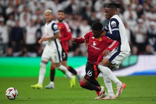 ESP: Tottenham Hotspur Manchester United, ManU UEFA Europa League Final Amad Diallo of Manchester United and Destiny Udogle of Tottenham Hotspur during the UEFA Europa League, Final, between Tottenham Hotspur and Manchester United played at San Mames Stadium on May 21, 2025 in Bilbao, Spain. kpng Copyright: xBaguxBlancox xPRESSINPHOTOx PS_240521_TOT_MAN_031
