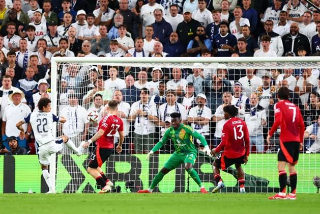 Luke Shaw of Manchester United, ManU appears to score an own goal to make it 1-0 to Tottenham Hotspur but Brennan Johnson of Tottenham Hotspur claims it Tottenham Hotspur v Manchester United, Europa League Final, Football, San Mames Stadium, Bilbao, Spain - 21 May 2025 EDITORIAL USE ONLY No use with unauthorised audio, video, data, fixture lists, club league logos or live services. Online in-match use limited to 120 images, no video emulation. No use in betting, games or single club league player publications. Copyright: xJamesxMarsh Shutterstockx 15312890cy