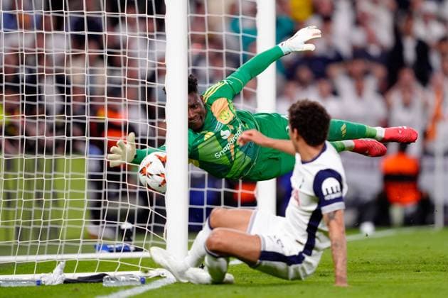 Luke Shaw of Manchester United, ManU appears to score an own goal to make it 1-0 to Tottenham Hotspur but Brennan Johnson of Tottenham Hotspur claims it Tottenham Hotspur v Manchester United, Europa League Final, Football, San Mames Stadium, Bilbao, Spain - 21 May 2025 EDITORIAL USE ONLY No use with unauthorised audio, video, data, fixture lists, club league logos or live services. Online in-match use limited to 120 images, no video emulation. No use in betting, games or single club league player publications. Copyright: xGokhanxTaner Shutterstockx 15312892dq