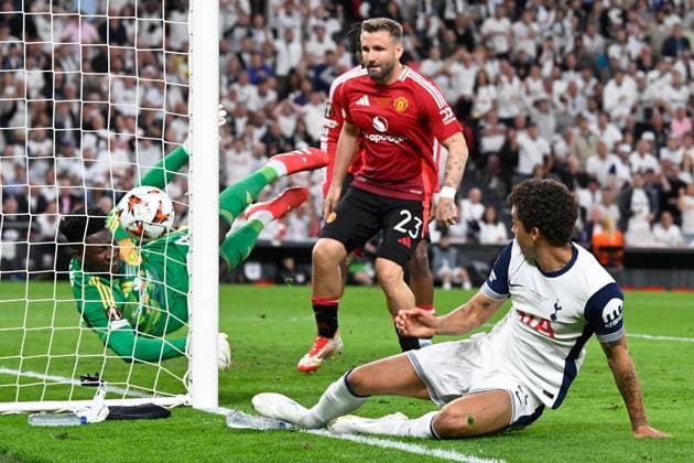 Bilbao, Estadio San Mames, 21 05 25, ESP, Men, UEFA Europa League Final 2025, Season 2024 2025, Tottenham Hotspur Manchester United Image Brennan JOHNSON Tottenham makes the goal 1 0 UEFA regulations prohibit any use of photographs as image sequences and or quasi video Bizkaia Spain