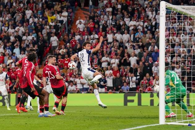 Tottenham Hotspur FC v Manchester United, ManU FC Tottenham Hotspur midfielder Brennan Johnson (22) scores a GOAL 1-0 during the Tottenham Hotspur FC v Manchester United FC UEFA Europa League Final at the Estadio de San MamÃ s, Bilbao, Biscay, Spain on 21 May 2025 Credit: Eleanor Hoad Every Second Media Editorial use only. All images are copyright Every Second Media Limited. No images may be reproduced without prior permission. Copyright: xIMAGO EveryxSecondxMediax ESM-1483-0020 EleanorxHoadx xEveryxSecondxMediax