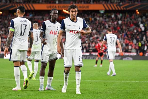 Bilbao, Estadio San Mames, 21 05 25, ESP, Men, UEFA Europa League Final 2025, Season 2024 2025, Tottenham Hotspur Manchester United picture Brennan JOHNSON Tottenham cheers after his goal to 1 0 UEFA regulations prohibit any use of photographs as image sequences and or quasi video Bizkaia Spain