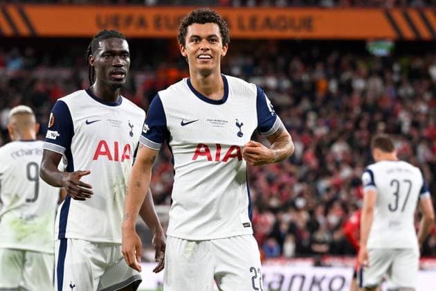 Bilbao, Estadio San Mames, 21 05 25, ESP, Men, UEFA Europa League Final 2025, Season 2024 2025, Tottenham Hotspur Manchester United picture Brennan JOHNSON Tottenham cheers after his goal to 1 0 UEFA regulations prohibit any use of photographs as image sequences and or quasi video Bizkaia Spain