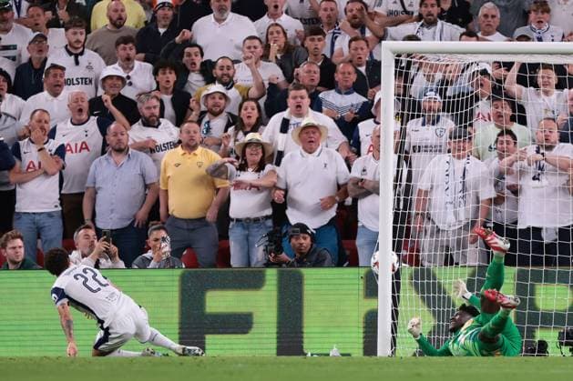 Bilbao, Spain, 21st May 2025. Brennan Johnson of Tottenham Hotspur FC scores to give the side a 1-0 lead during the Tottenham Hotspur vs Manchester United, ManU UEFA Europa League Final match at San Mames, Bilbao. Picture credit should read: Jonathan Moscrop Sportimage EDITORIAL USE ONLY. No use with unauthorised audio, video, data, fixture lists, club league logos or live services. Online in-match use limited to 120 images, no video emulation. No use in betting, games or single club league player publications. SPI_003_JM_TOTTENHAM_MANUTD_UEL_ SPI-3950-0003