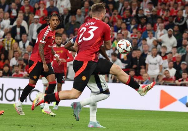 May 21, 2025, Bilbao, Catalogna, Spagna: During the UEFA Europa League Final 2024 25 match on 21 05 2025 in Bilbao, between the English teams Manchester United, ManU vs Tottenham at the San MamoÂ¨s stadium.In Photo: Luke Shaw of FC Manchester United Bilbao Spagna - ZUMAs236 20250521_aap_s236_124 Copyright: xFabioxSassox